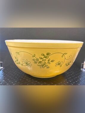 Pyrex Shenandoah Mixing Bowls - set of 3